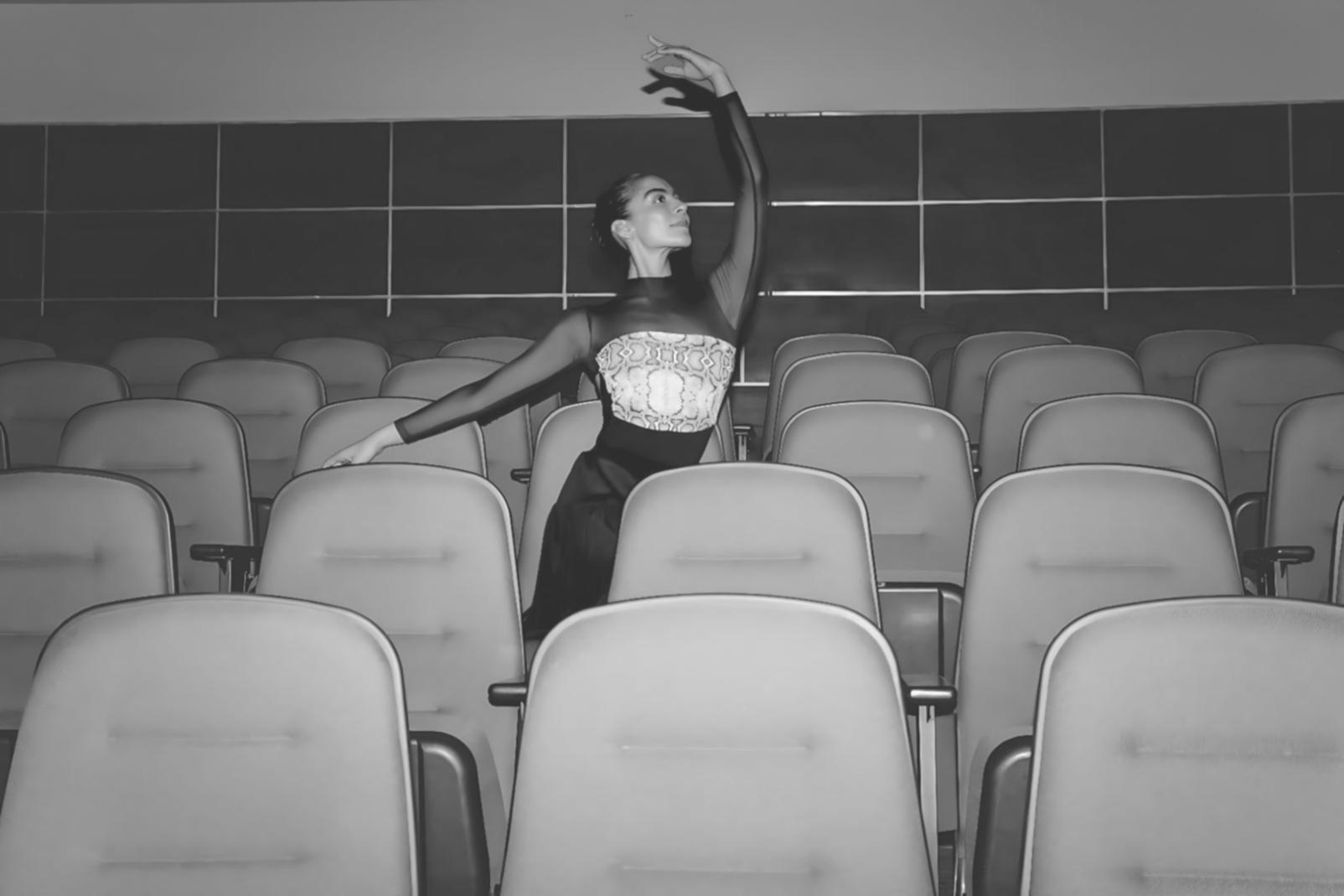 Élèves pratiquant les fondamentaux en cours collectif